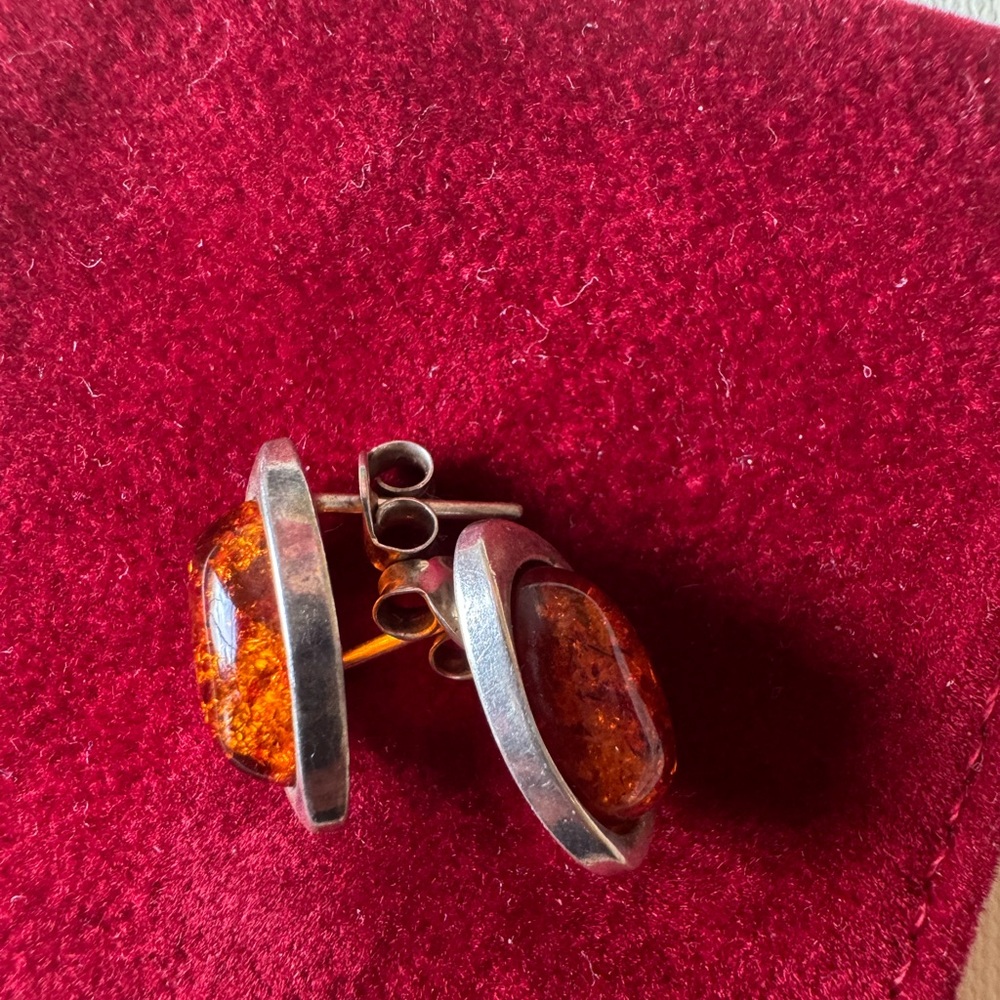 Elegant Silver and Amber Earrings - Picture 2 of 4